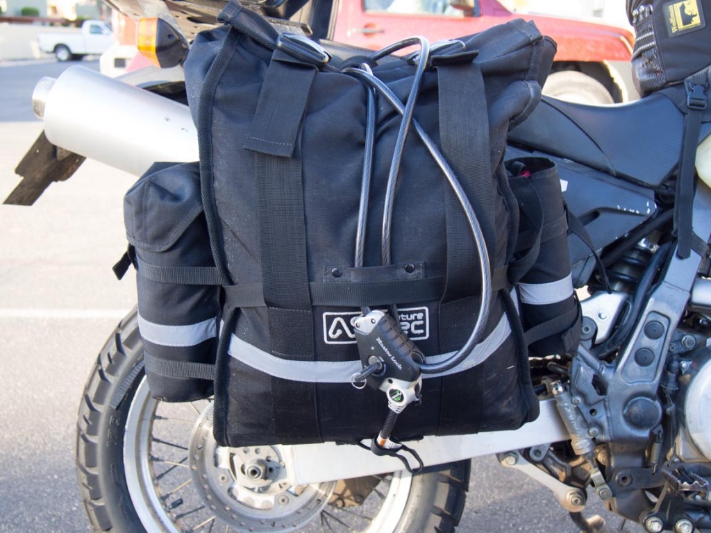 You can see how the lock reaches all the way around the bag, and you can cinch it down.
